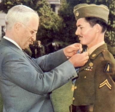 Harry Truman awards Desmond Doss the Medal of Honor. Photo courtesy of desmonddoss.com.