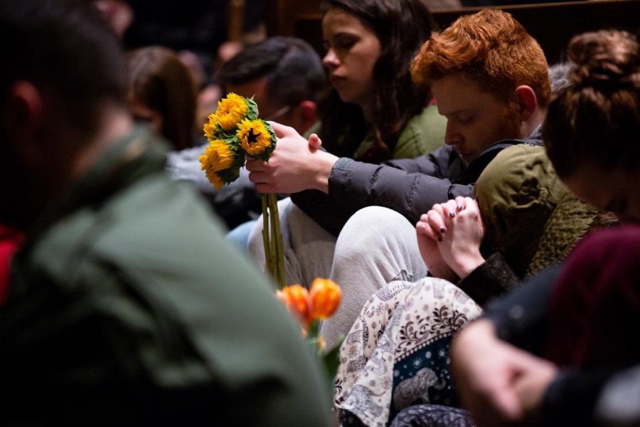 Mourners gather at the synagogue to pay respects to those who were lost.
https://creativecommons.org/licenses/by/2.0/deed.en